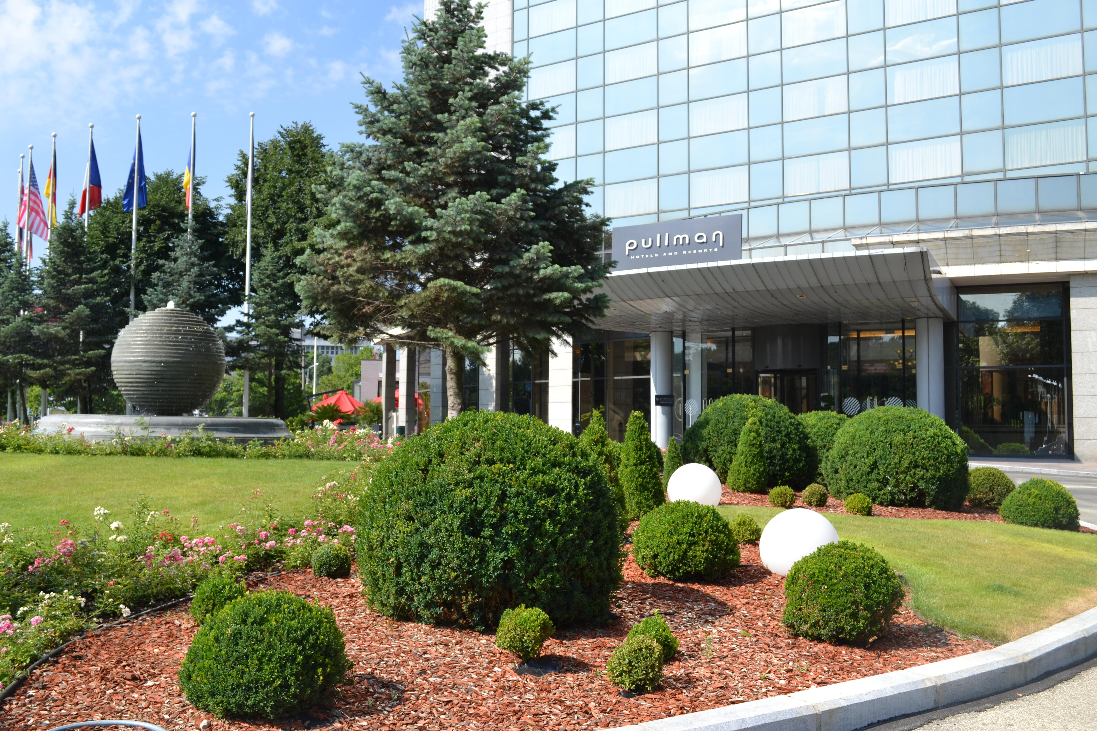 Pullman Bucharest World Trade Center Hotel Bagian luar foto