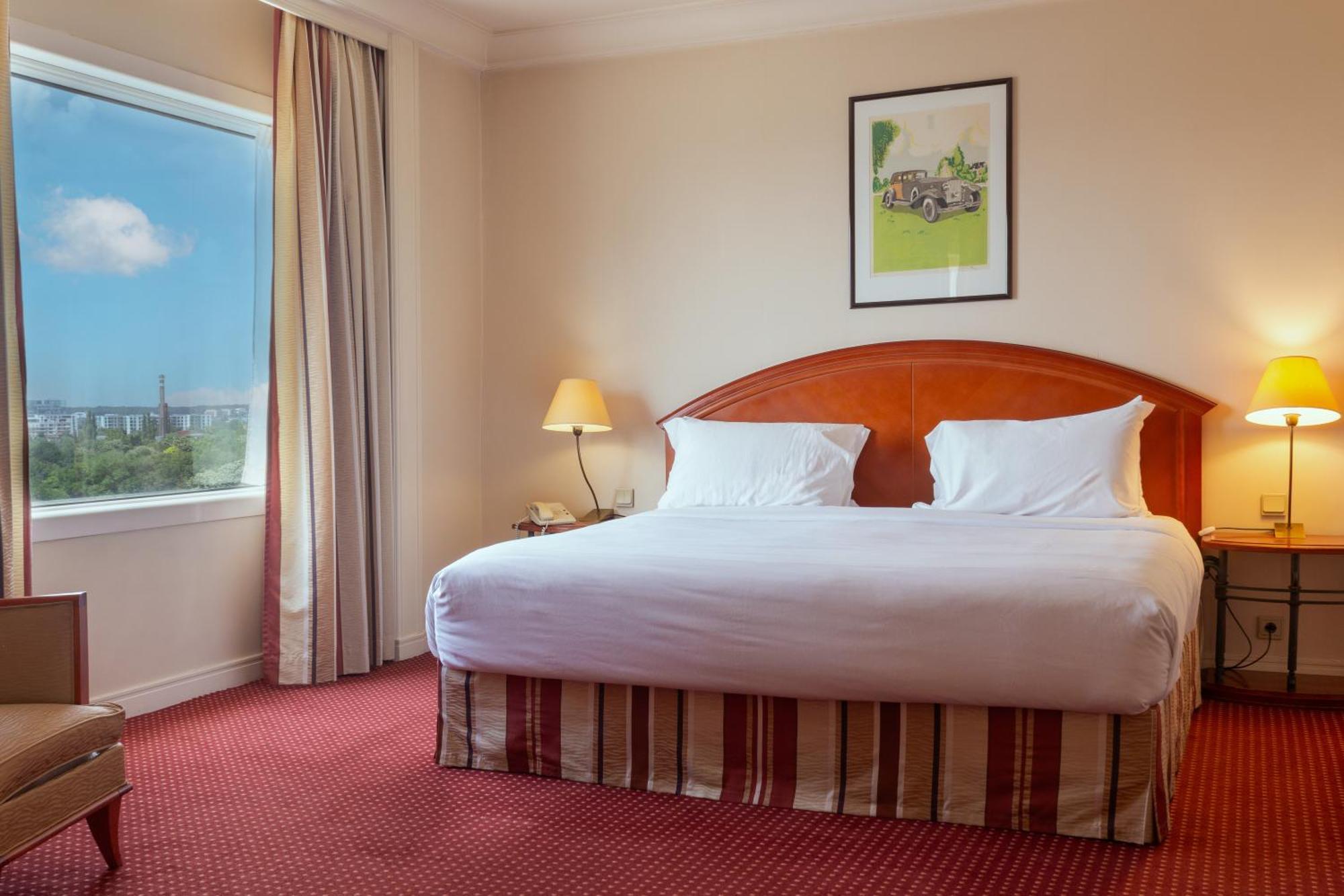 Pullman Bucharest World Trade Center Hotel Bagian luar foto