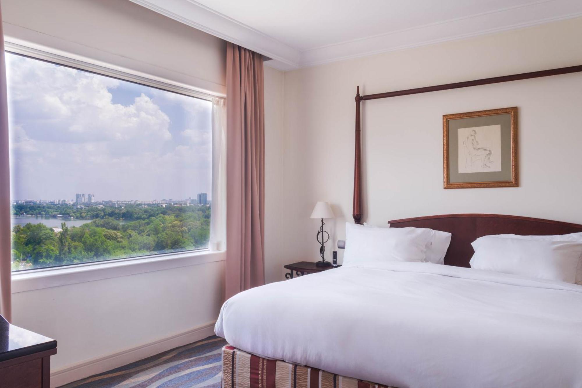 Pullman Bucharest World Trade Center Hotel Bagian luar foto