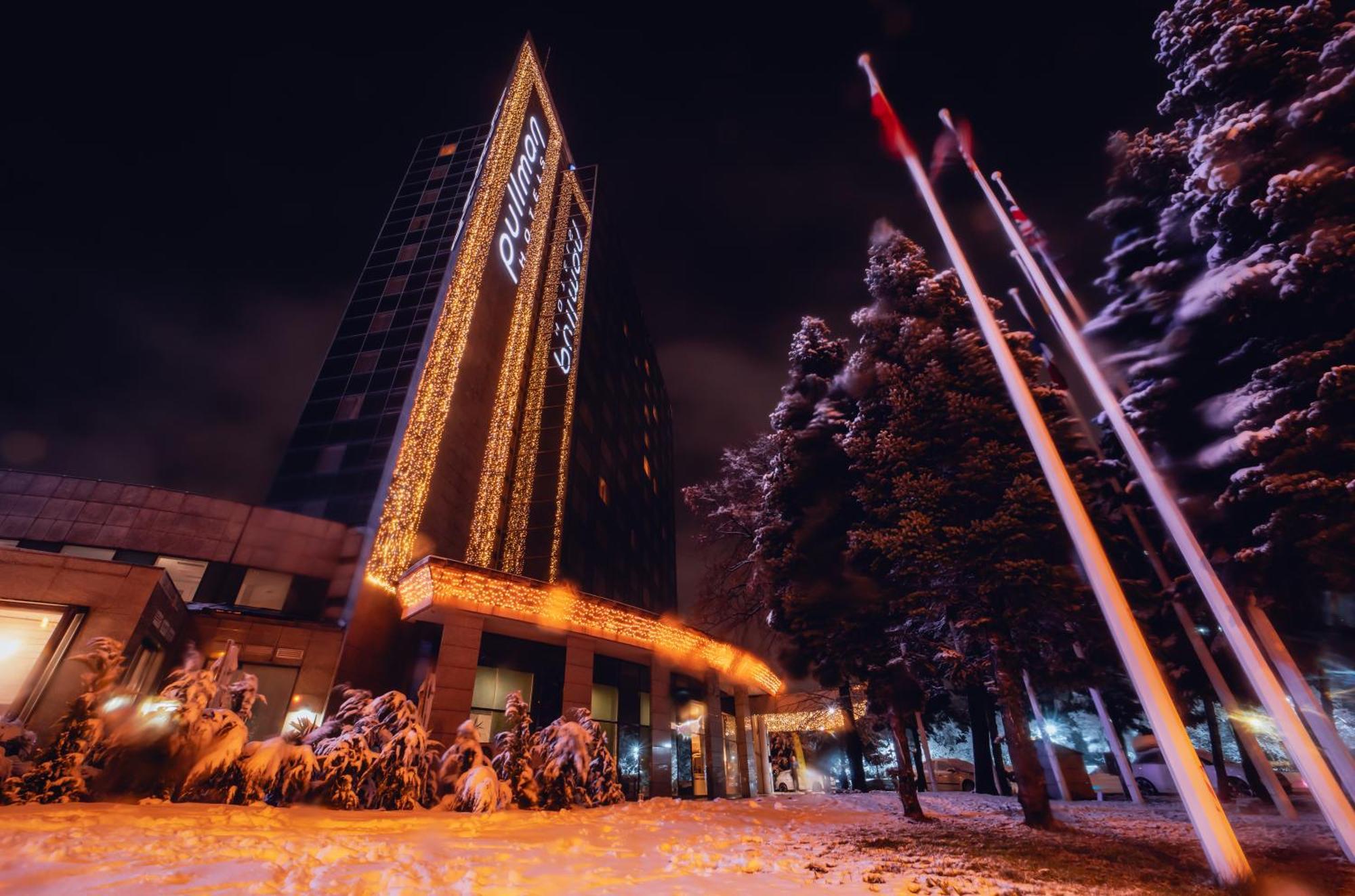Pullman Bucharest World Trade Center Hotel Bagian luar foto