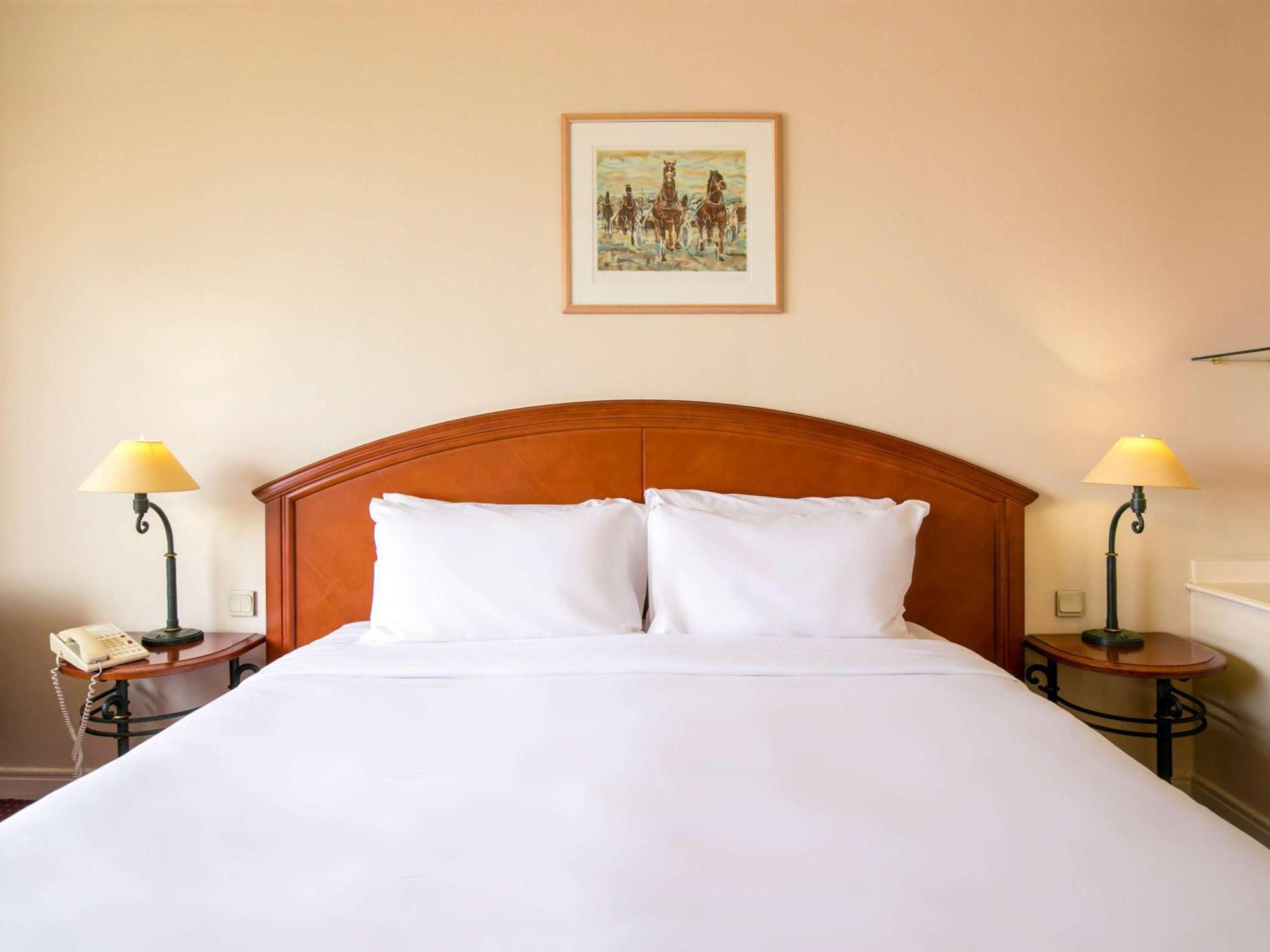 Pullman Bucharest World Trade Center Hotel Bagian luar foto