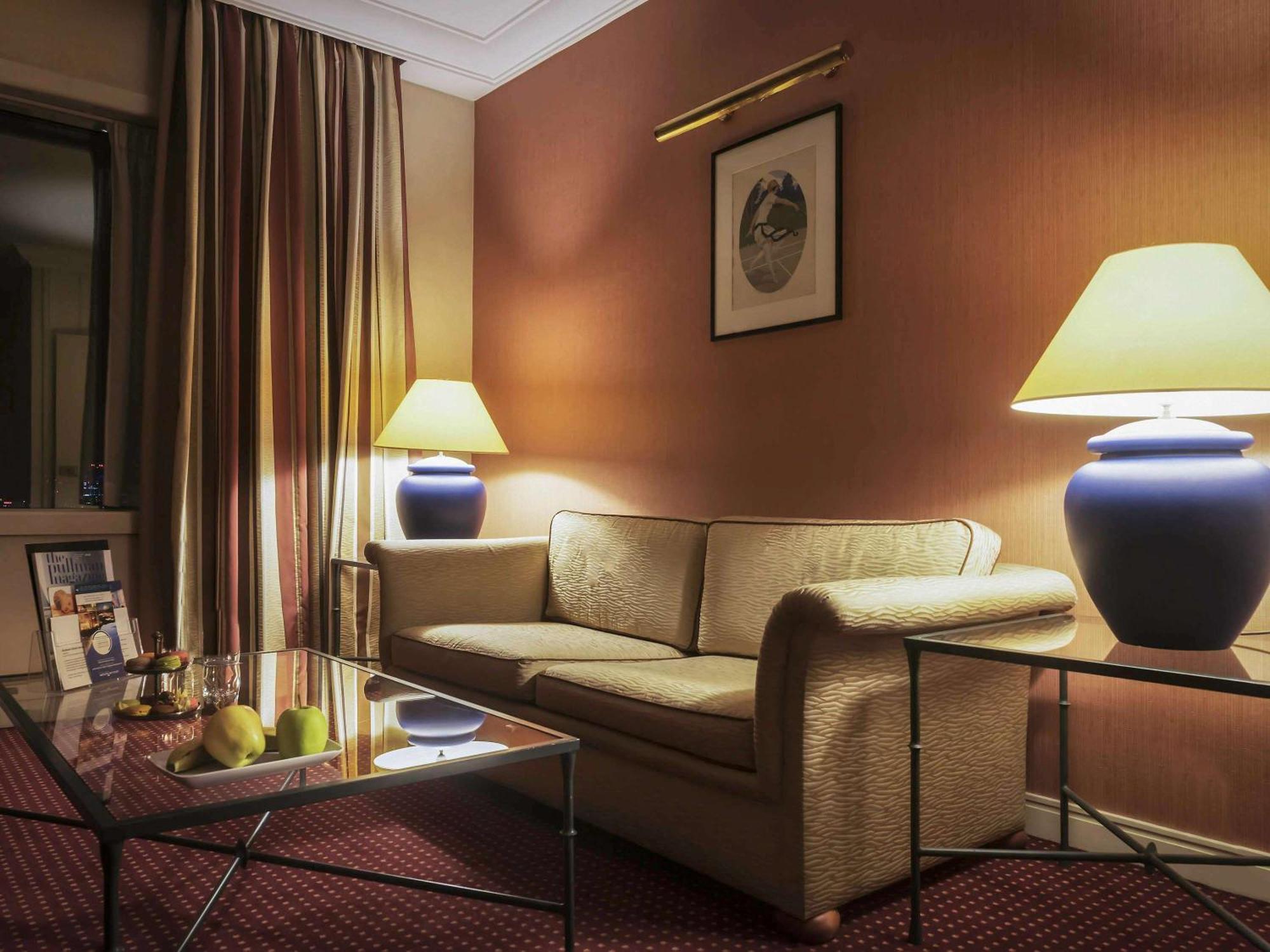 Pullman Bucharest World Trade Center Hotel Bagian luar foto