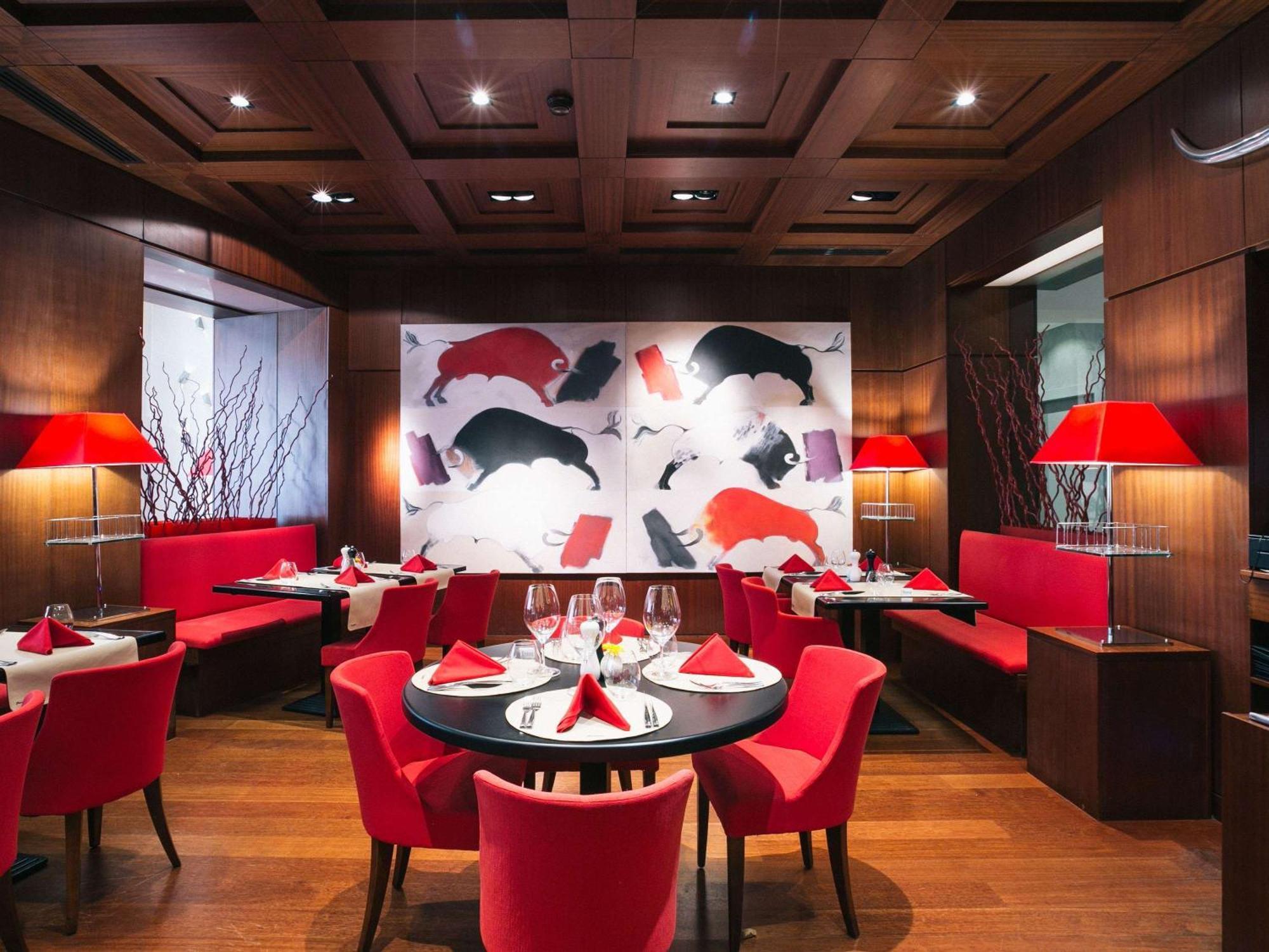 Pullman Bucharest World Trade Center Hotel Bagian luar foto