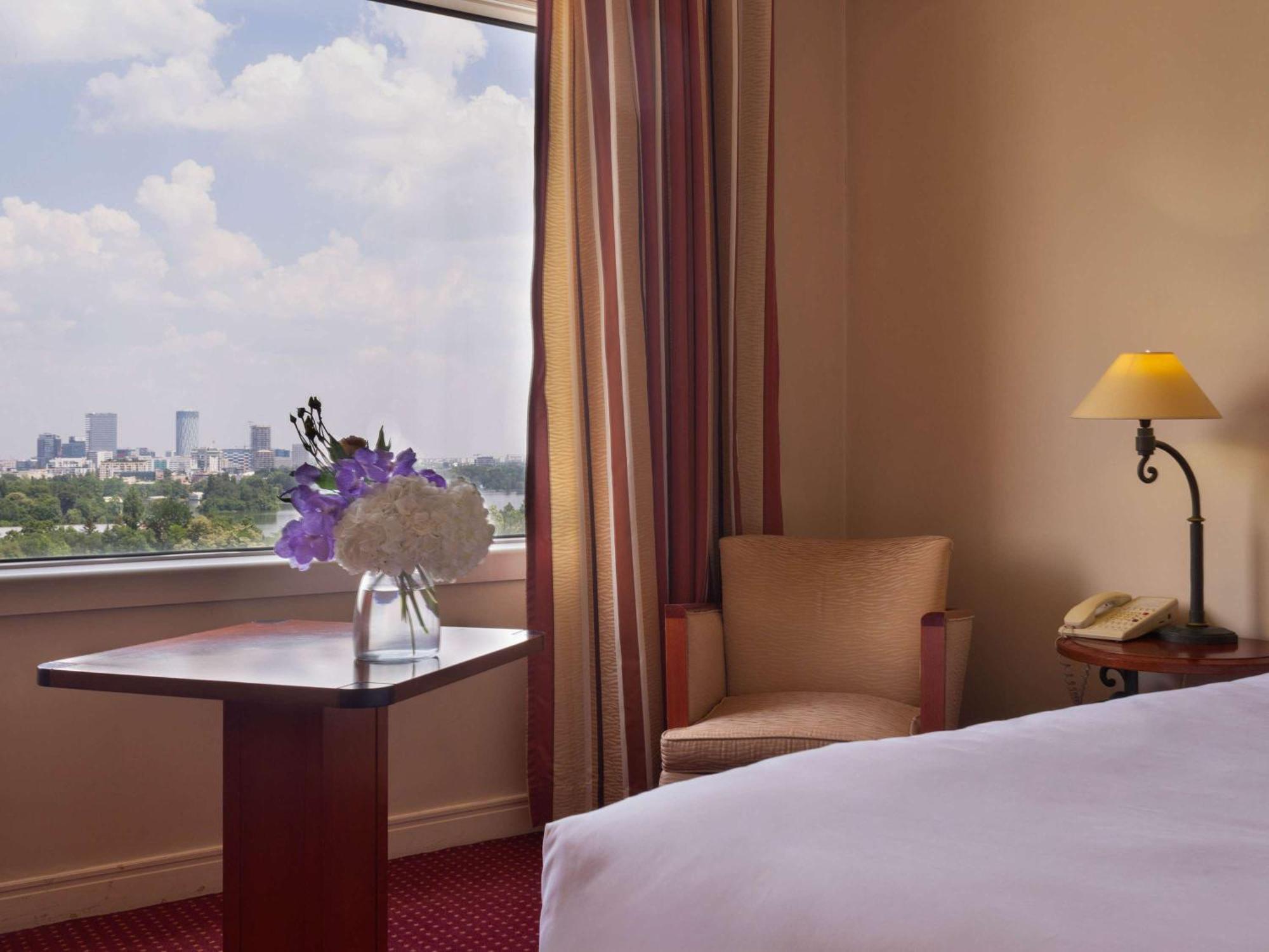 Pullman Bucharest World Trade Center Hotel Bagian luar foto