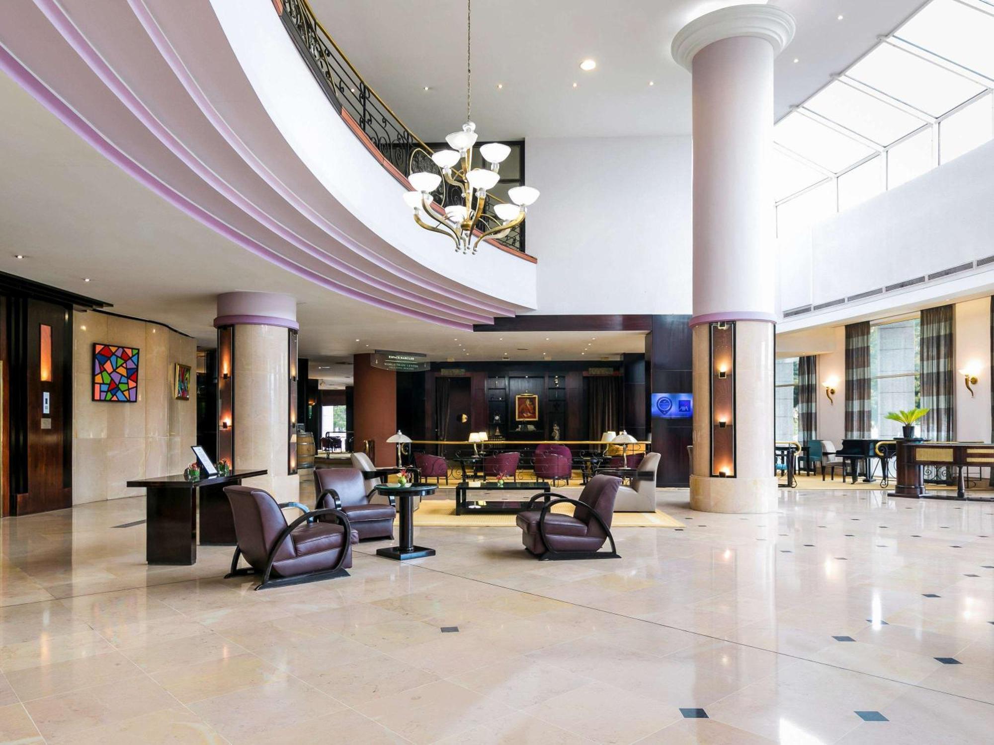 Pullman Bucharest World Trade Center Hotel Bagian luar foto