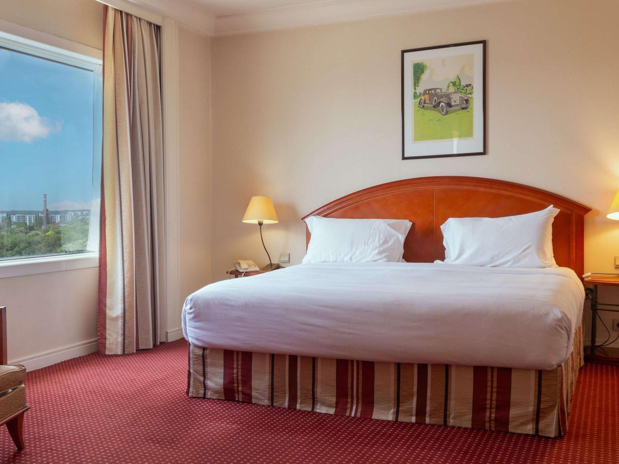 Pullman Bucharest World Trade Center Hotel Bagian luar foto