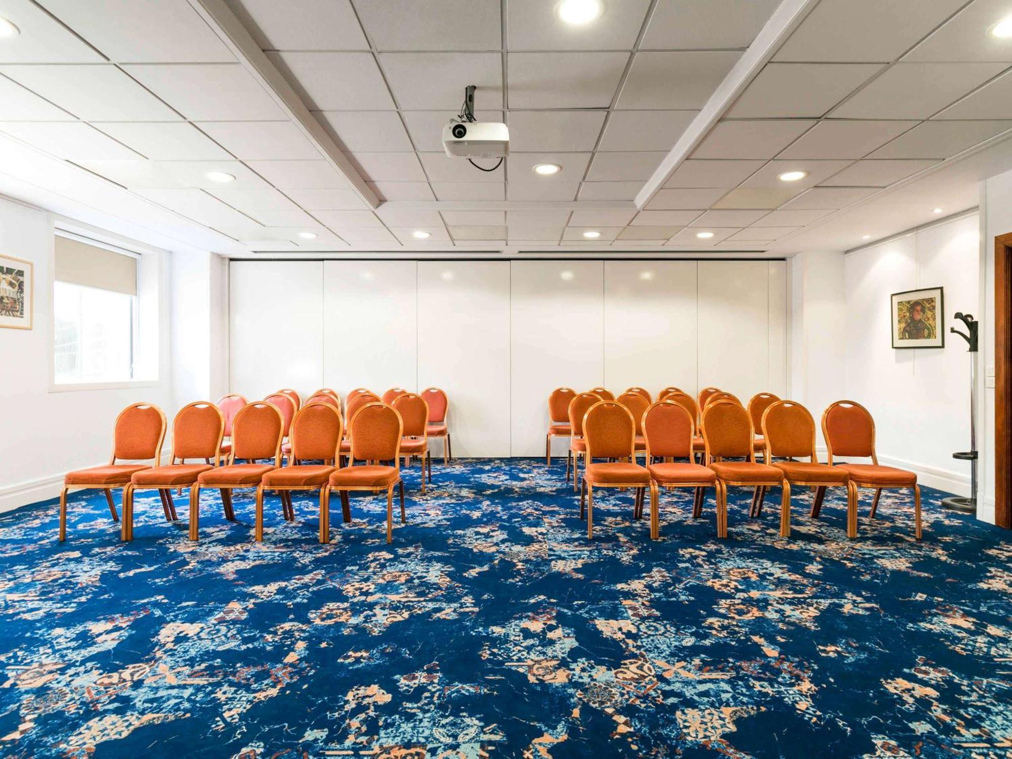 Pullman Bucharest World Trade Center Hotel Bagian luar foto