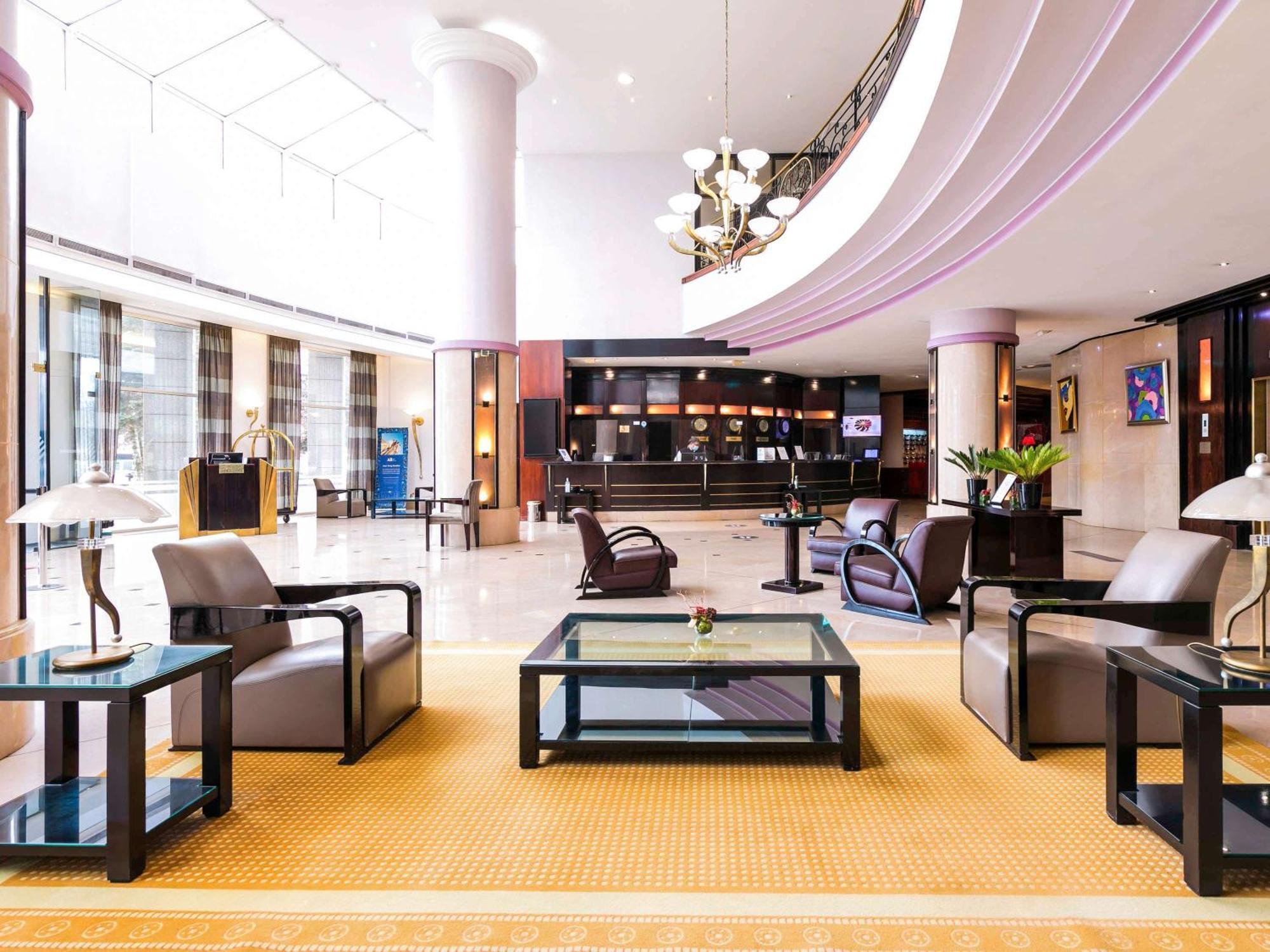 Pullman Bucharest World Trade Center Hotel Bagian luar foto