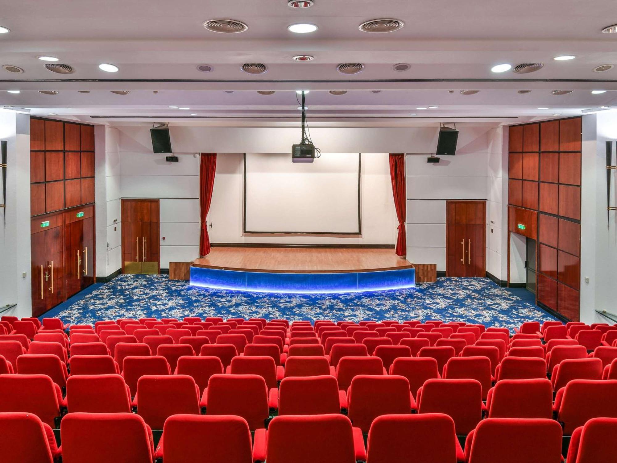 Pullman Bucharest World Trade Center Hotel Bagian luar foto