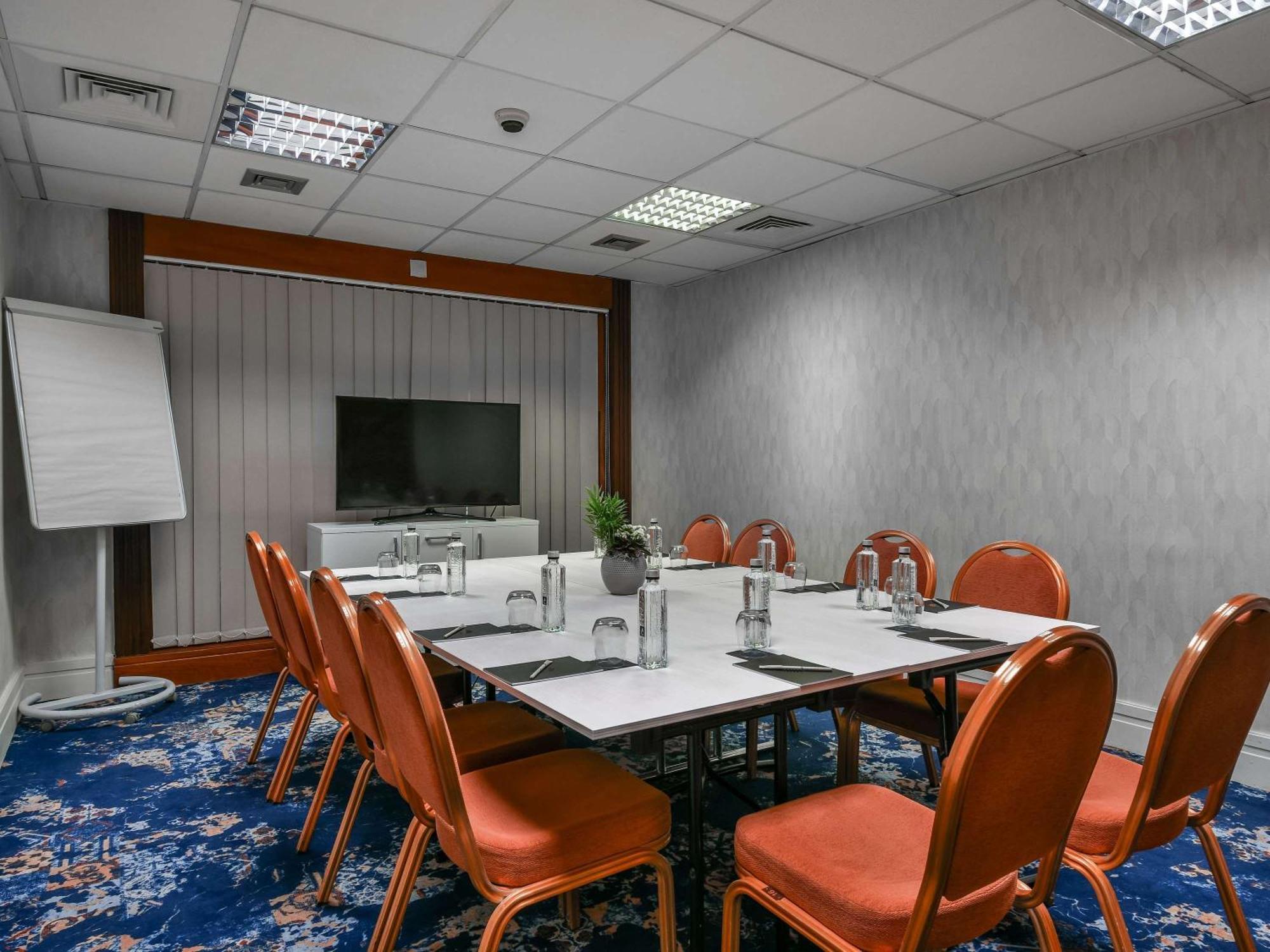 Pullman Bucharest World Trade Center Hotel Bagian luar foto