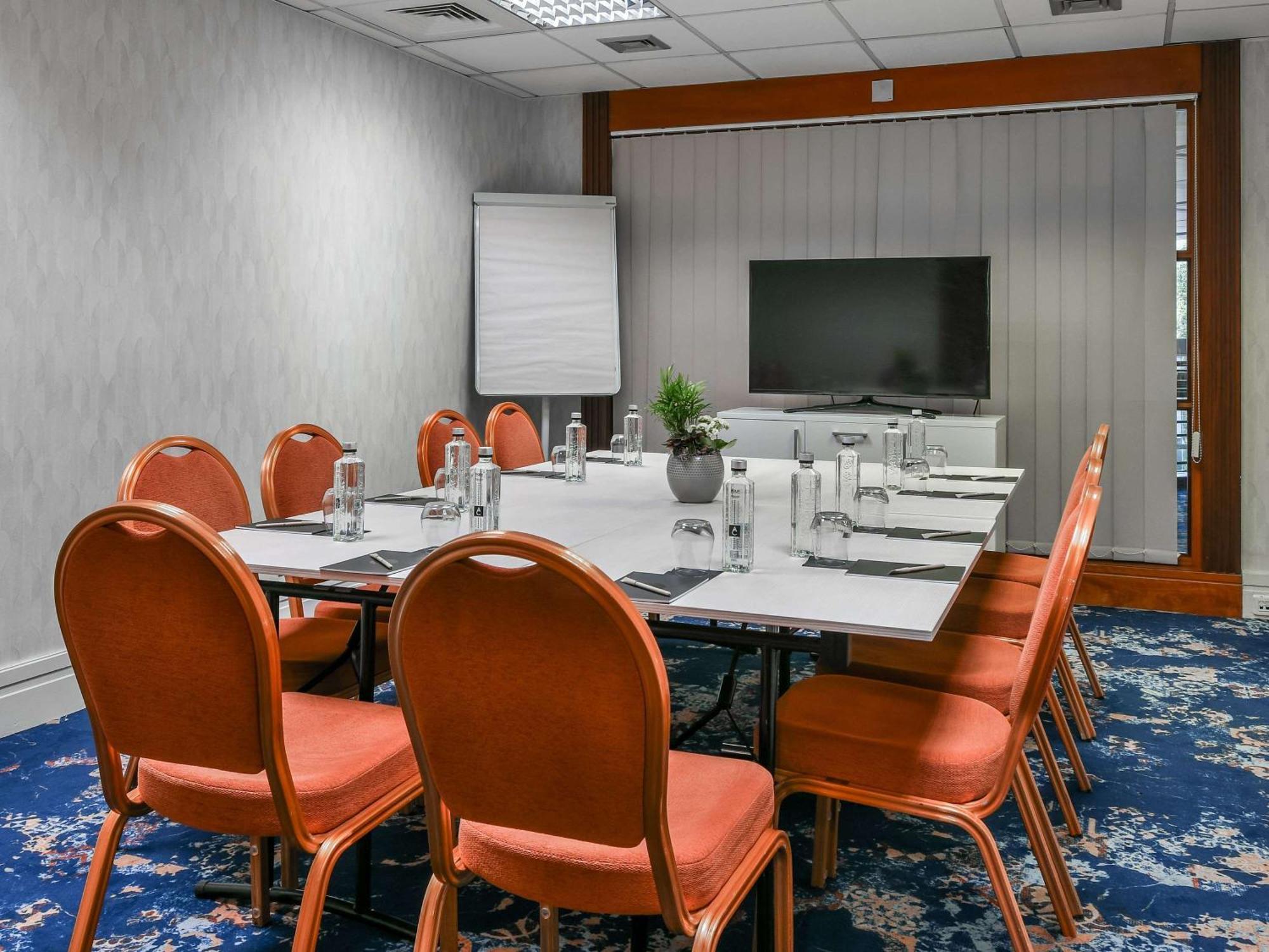 Pullman Bucharest World Trade Center Hotel Bagian luar foto