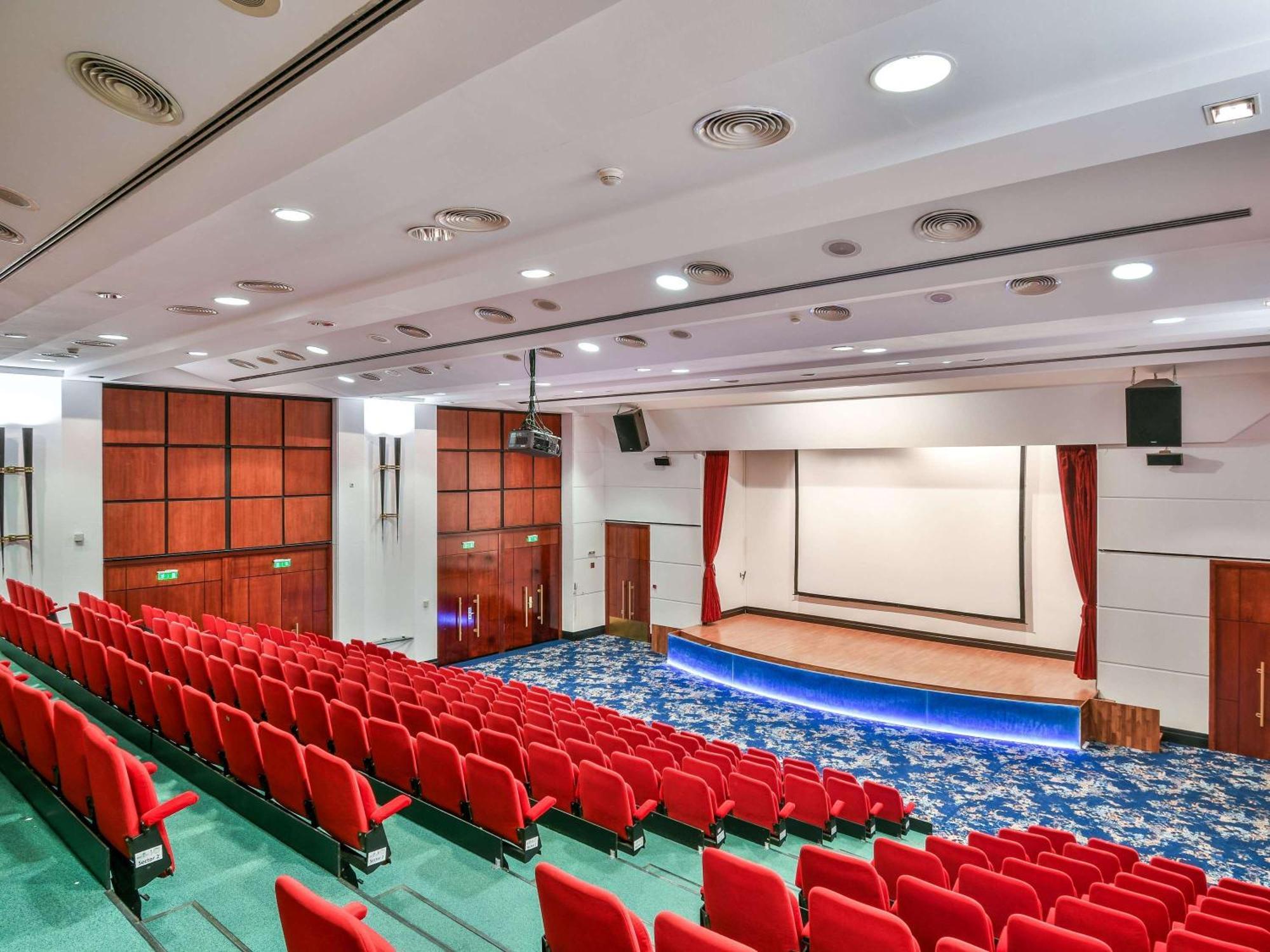 Pullman Bucharest World Trade Center Hotel Bagian luar foto