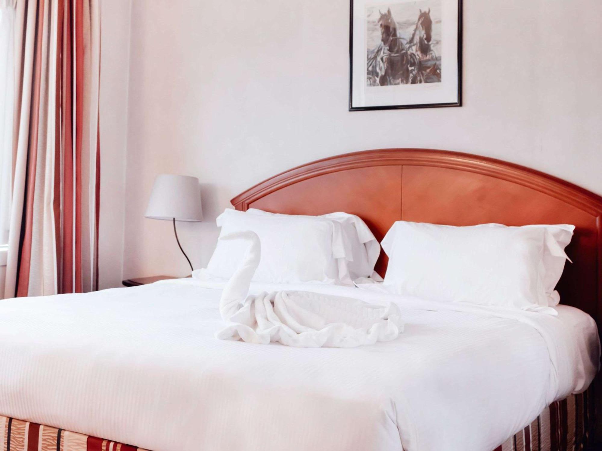 Pullman Bucharest World Trade Center Hotel Bagian luar foto