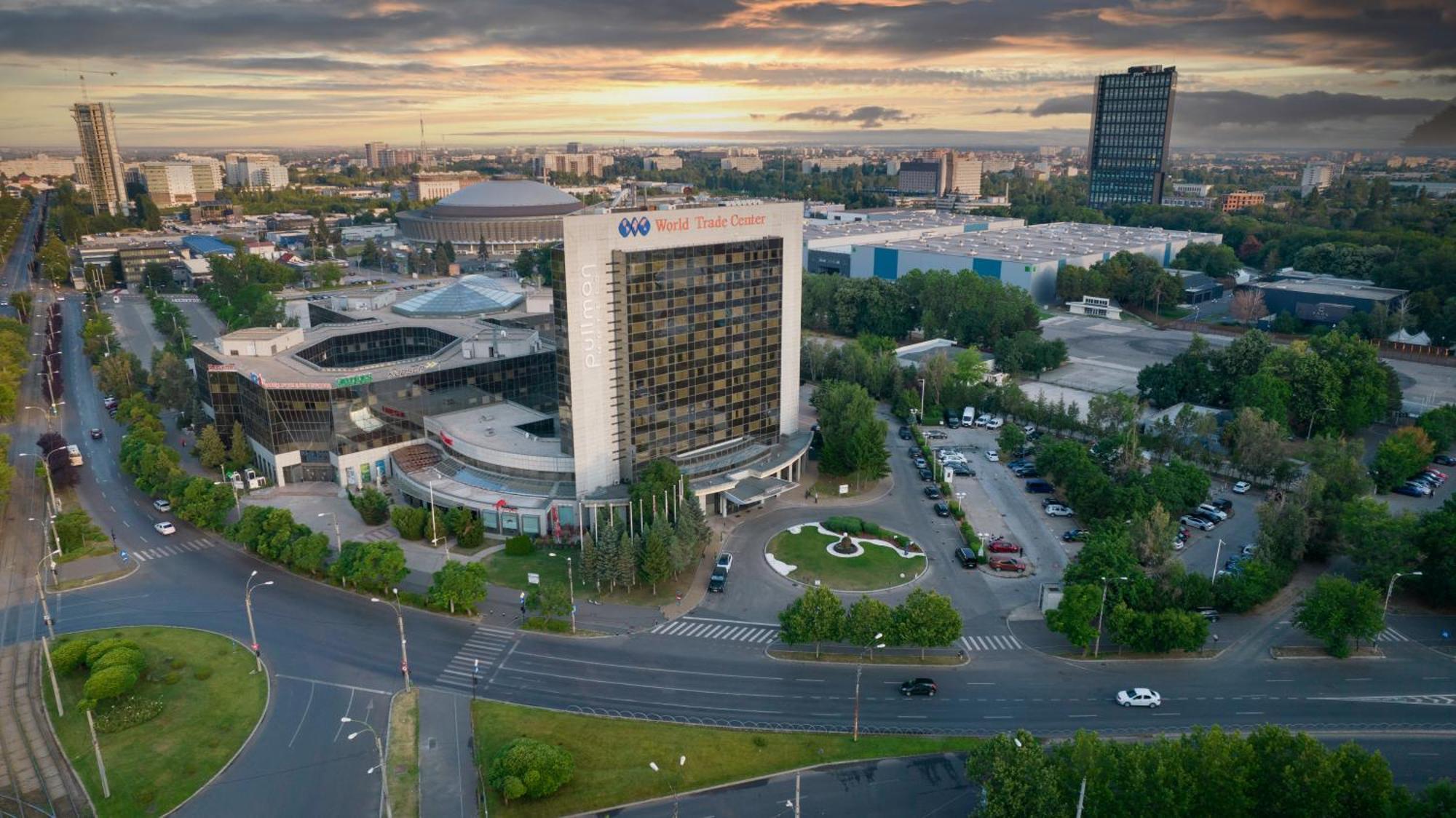 Pullman Bucharest World Trade Center Hotel Bagian luar foto