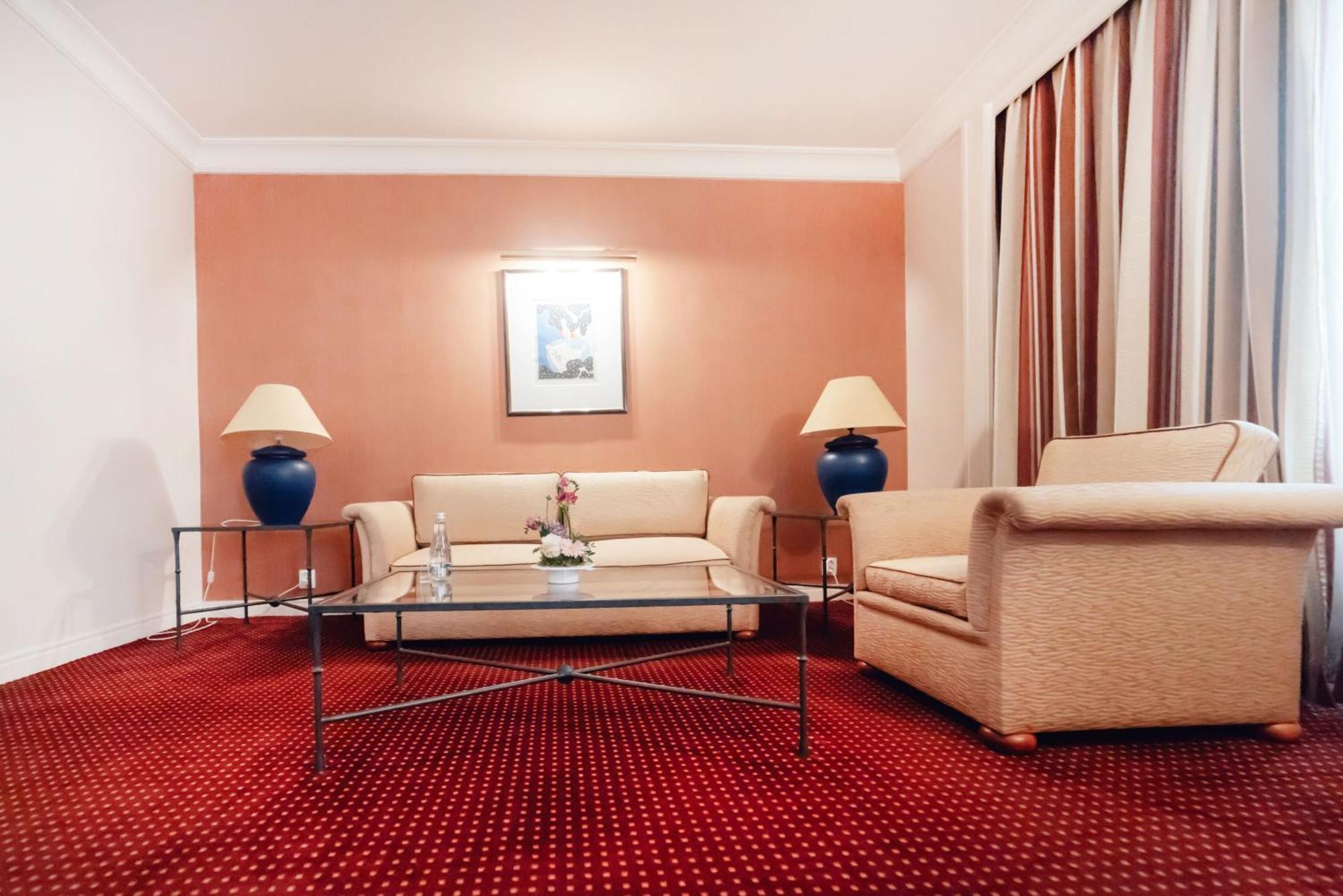 Pullman Bucharest World Trade Center Hotel Bagian luar foto