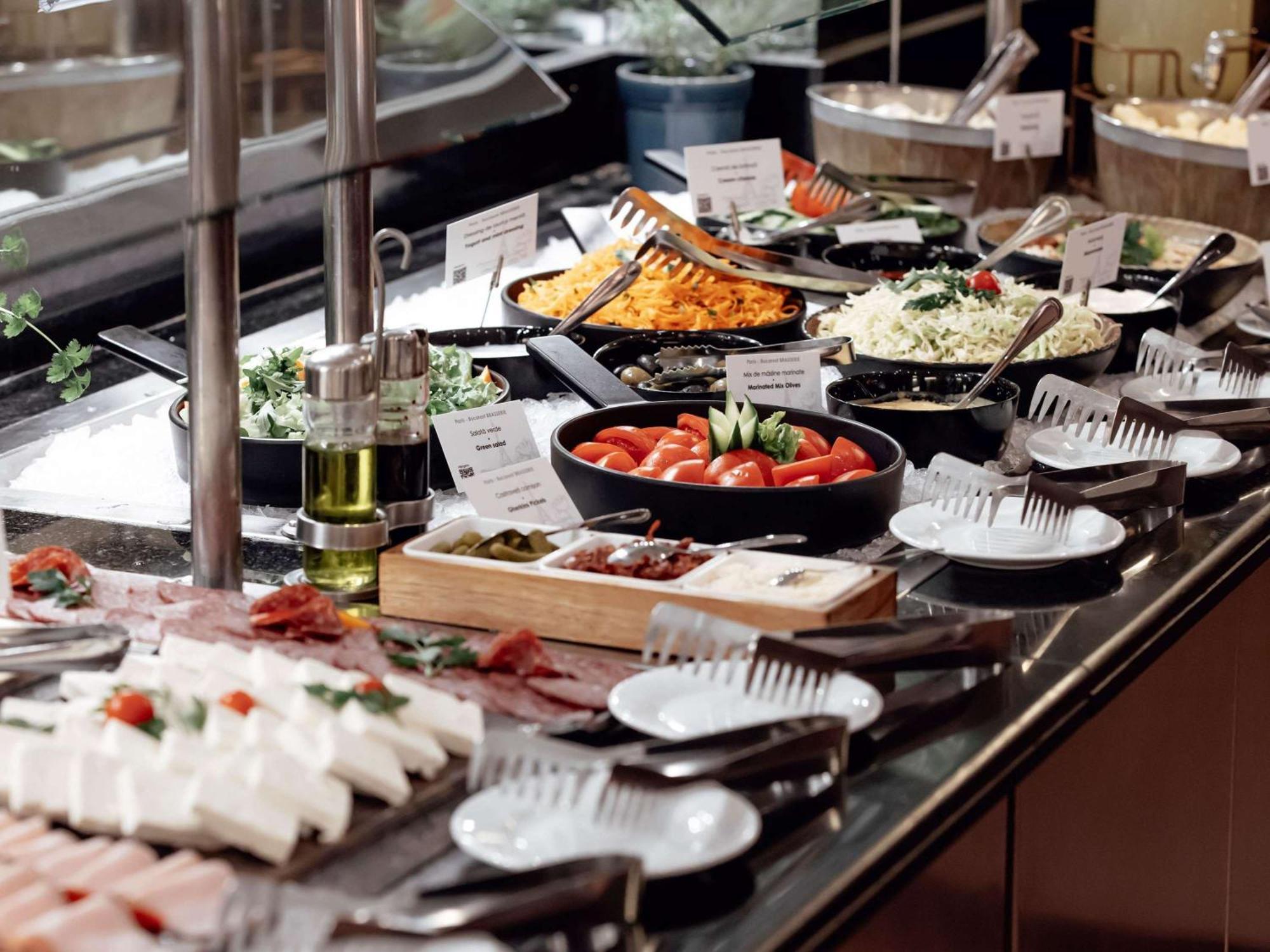 Pullman Bucharest World Trade Center Hotel Bagian luar foto