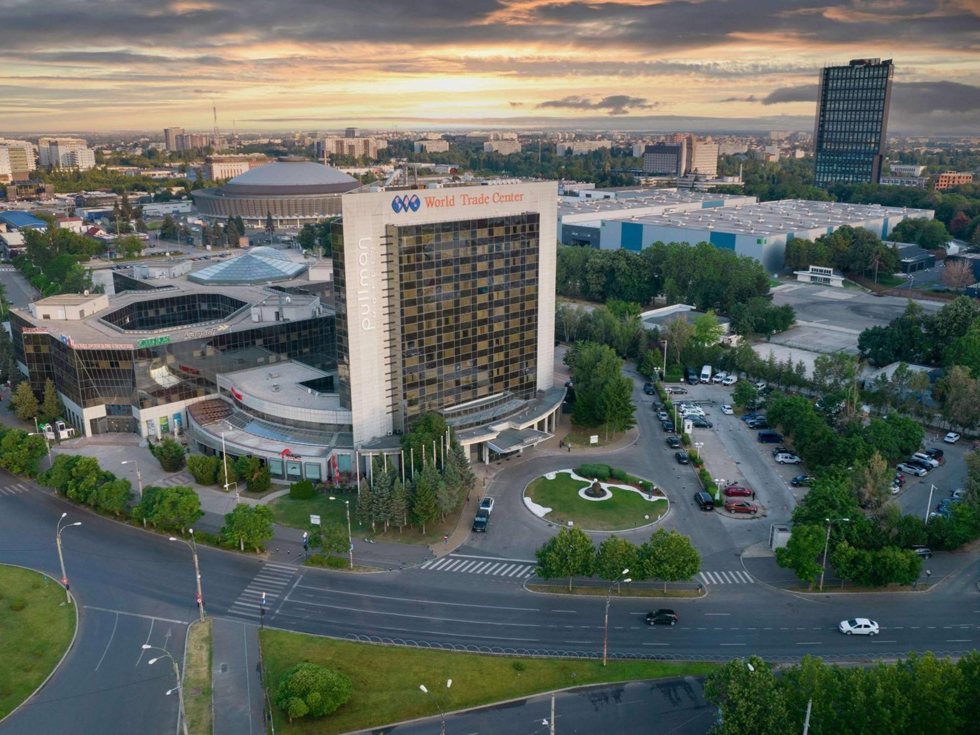 Pullman Bucharest World Trade Center Hotel Bagian luar foto